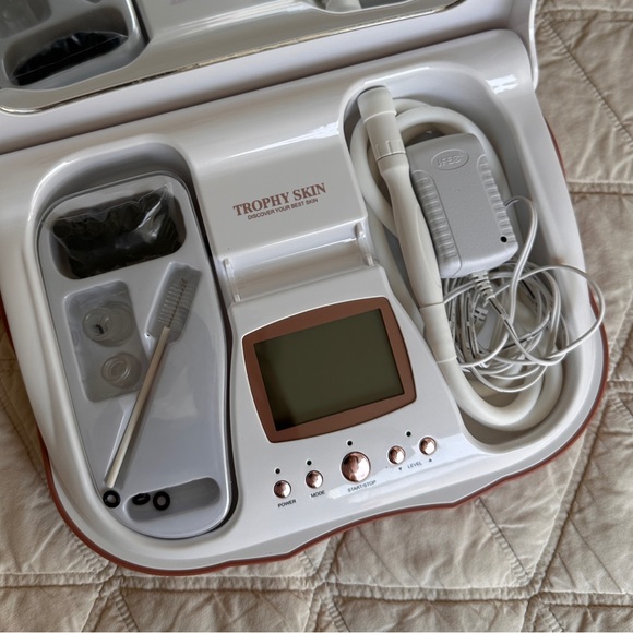 Trophy Skin Microdermabrasion Kit - Picture 2 of 2